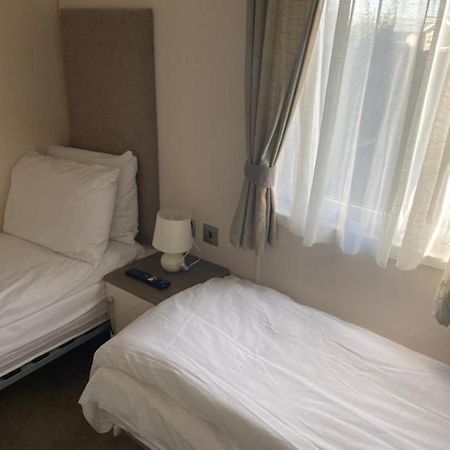 2 Bed, 2 Bath Lodge Style Caravan With Hot Tub & Private Garden At Patrington Haven Leisure Park ภายนอก รูปภาพ