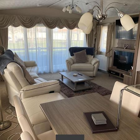 2 Bed, 2 Bath Lodge Style Caravan With Hot Tub & Private Garden At Patrington Haven Leisure Park ภายนอก รูปภาพ